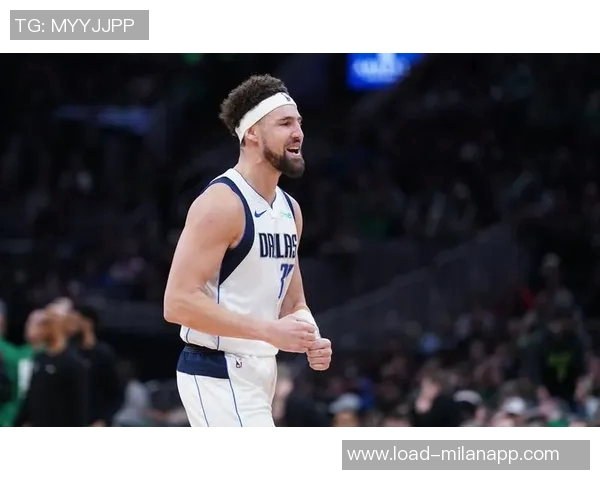 克莱半场表现出色三分球完美命中助力球队进攻火力全开